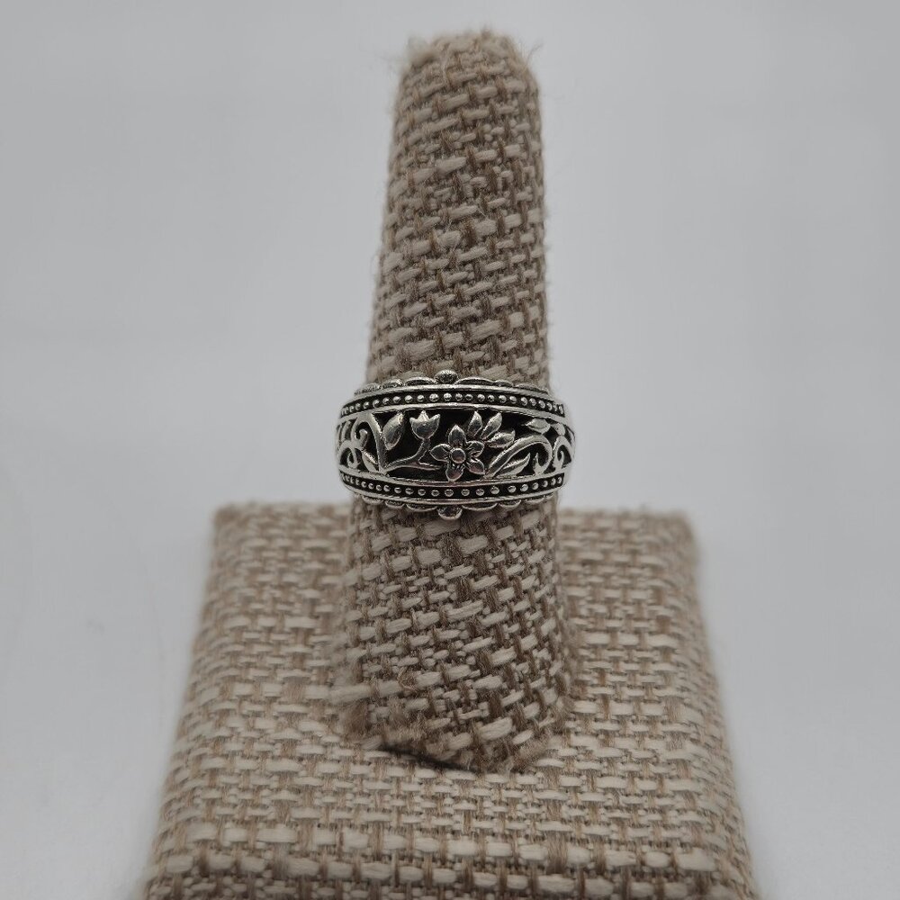 Size 8.75 Sterling Silver Filigree Flower Design Band Ring A3440